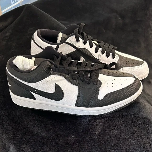 Women's Nike Air Jordan 1 Low SE Homage - Picture 4 of 7